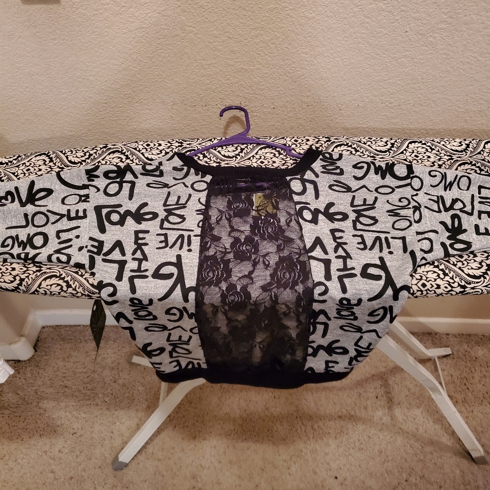 Ladies top - Picture 2 of 6